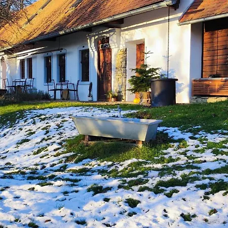 Séjour chez l'habitant Historicky Objekt Ailit *