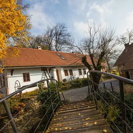 Séjour chez l'habitant Historicky Objekt Ailit *