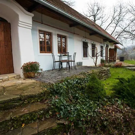 Séjour chez l'habitant Historicky Objekt Ailit *