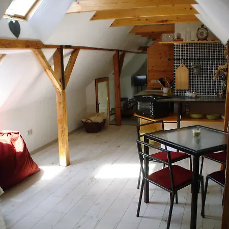 Historicky Objekt Ailit Homestay Podbranc